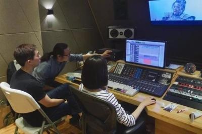 與馮小剛、管虎等導演數次合作,參與80余部電影后期制作,知名聲音指導王鋼用作品解析聲音創作